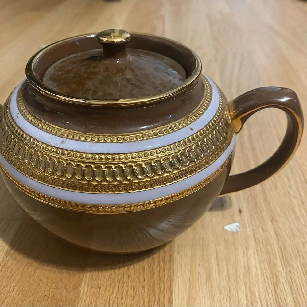 Vintage Sadler Queen of England Ceramic Tea Pot #2305 Brown with Gold